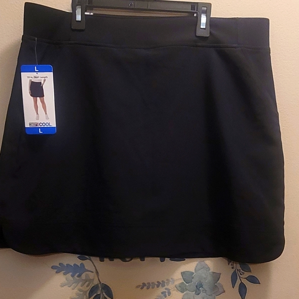 Black skort